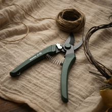 Load image into Gallery viewer, Wazakura Black Blade Pruning Shears 7"(180mm)