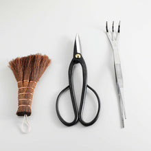 Laden Sie das Bild in den Galerie-Viewer, 3PCS Bonsai Garden Tool Starter Kit, Ashinaga Model - Wazakura Japan