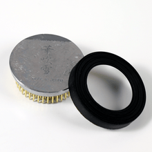 Laden Sie das Bild in den Galerie-Viewer, View of the back of the kenzan with the rubber gasket off