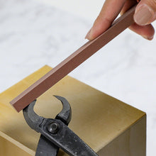 Load image into Gallery viewer, Hand sharpgning a concave cutter with #320 Sharpening Oilstone