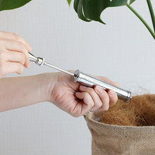 Laden Sie das Bild in den Galerie-Viewer, Ikebana Water Sprayer and Injection Pump 6.4"(162mm) - Wazakura Japan