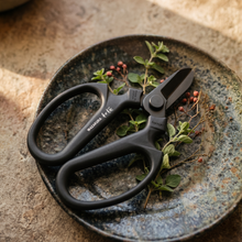 Load image into Gallery viewer, black Wazakura Japan floral scissors 
