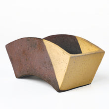 Laden Sie das Bild in den Galerie-Viewer, [ Tokoname Series ] Fan Shaped Bonsai Pot 6.8”(174mm) - Wazakura Japan
