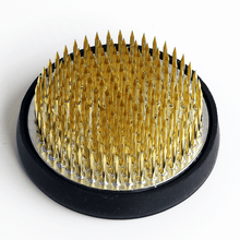 Laden Sie das Bild in den Galerie-Viewer, View on the top of a 2.4 inch Round Kenzan

