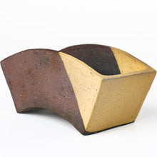 Laden Sie das Bild in den Galerie-Viewer, [ Tokoname Series ] Fan Shaped Bonsai Pot 6.8”(174mm) - Wazakura Japan
