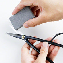 Laden Sie das Bild in den Galerie-Viewer, Bonsai Trimming and Care Kit [ Twig Bonsai Scissors + Sap Rust Eraser Set ] - Wazakura Japan
