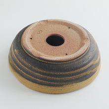 Laden Sie das Bild in den Galerie-Viewer, [ Shigaraki Series ] Sand Brown Stripe Glazed Bonsai Pot 8.2" (210 mm) - Wazakura Japan

