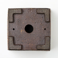 Laden Sie das Bild in den Galerie-Viewer, [ Tokoname Series ] Striped Square Bonsai Pot 4.1"(105mm) - Wazakura Japan
