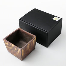 Laden Sie das Bild in den Galerie-Viewer, [ Tokoname Series ] Striped Square Bonsai Pot 4.1"(105mm) - Wazakura Japan
