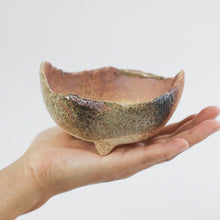 Laden Sie das Bild in den Galerie-Viewer, [ Banko Series ] Rustic Crescent Bonsai Pot 4.7" (120mm) - Sand Green - Wazakura Japan
