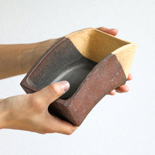 Laden Sie das Bild in den Galerie-Viewer, [ Tokoname Series ] Fan Shaped Bonsai Pot 6.8”(174mm) - Wazakura Japan
