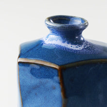 Laden Sie das Bild in den Galerie-Viewer, [Minoyaki Series] Small Ikebana Vase Hexagon Shaped Blue - Wazakura Japan
