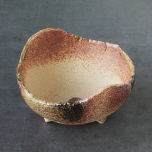 Laden Sie das Bild in den Galerie-Viewer, [ Banko Series ] Rustic Crescent Bonsai Pot 4.7" (120mm) - Sand Green - Wazakura Japan

