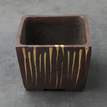 Laden Sie das Bild in den Galerie-Viewer, [ Tokoname Series ] Striped Square Bonsai Pot 4.1"(105mm) - Wazakura Japan
