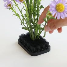 將圖片載入圖庫檢視器 3.2 x 2.2" (83x58mm) Long Rectangular Black Ikebana Kenzan - Wazakura Japan
