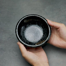 Load and play video in Gallery viewer, [ Minoyaki Series ] Small Ikebana Vase Round 5"(128mm) Black with Brown White Brush
