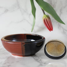 Load image into Gallery viewer, 2PCS Japanese Ikebana Essential Tool Set [ Brass Kenzan + Black &amp; Brick Red Vase ] - Wazakura Japan
