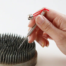 Laden Sie das Bild in den Galerie-Viewer, 2-in-1 Kenzan Needle Cleaning and Straightener - Wazakura Japan
