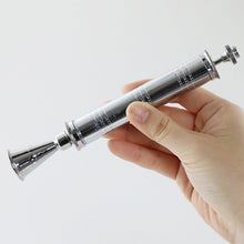 Laden Sie das Bild in den Galerie-Viewer, Ikebana Water Sprayer and Injection Pump 6.4"(162mm) - Wazakura Japan
