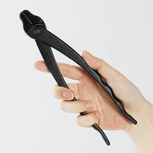 Load image into Gallery viewer, hand holding the bonsai wire pliers
