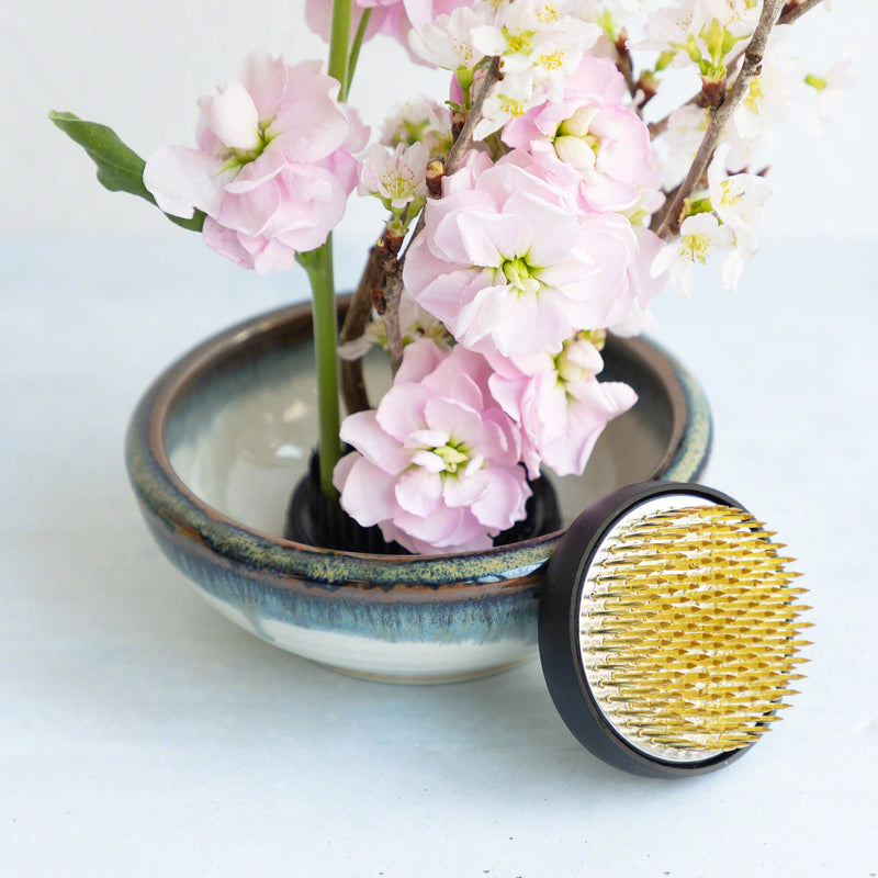2PCS Japanese Ikebana Essential Tool Set [ Brass Kenzan + White & Blue Vase ] - Wazakura Japan