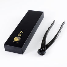 Load image into Gallery viewer, Bonsai Wire Cutter next to its original box
